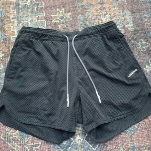 Men’s 5” heavy-mesh Legends trainer if shorts; built in liner; worn; medium